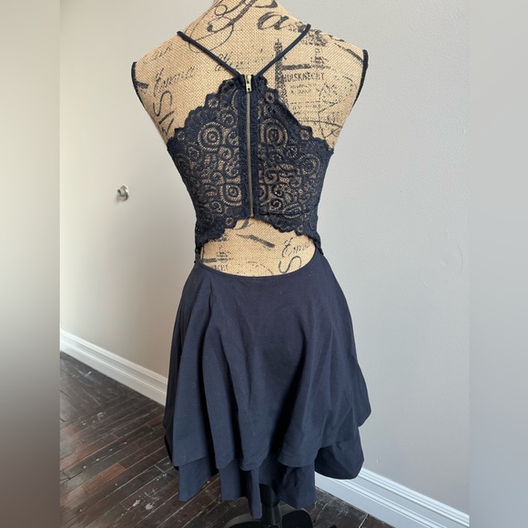 Racer-back V-neck Dress - Picture 2 of 5